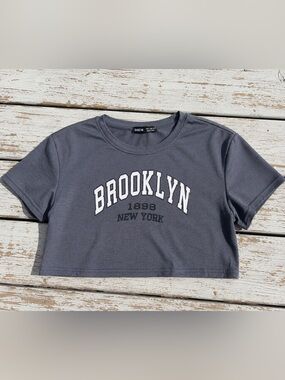 Brooklyn 1898 New York Gray Graphic Crop Top Baby Tee Women's Small SHEIN